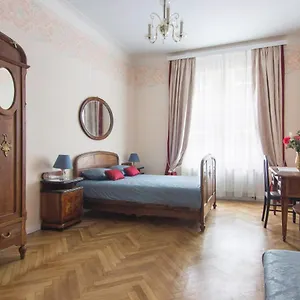 prague-castle-apartment-vintage.praguehotelsweb.com/